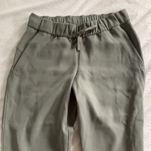 Lululemon on the fly woven crop light green